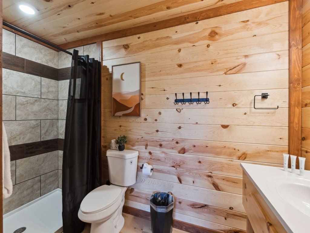 Splash Mountain Lodge Vacation Rental in Sevierville - RedAwning
