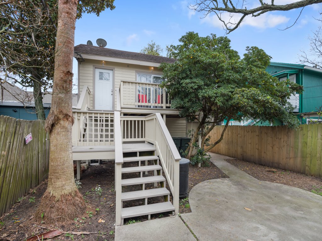 Bungalow on Ave O Vacation Rental in Galveston - RedAwning