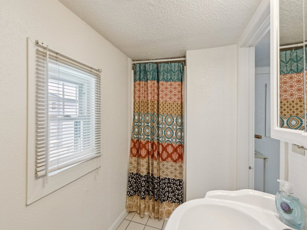 Dave's Last Resort - Long Stay Discount - Poolside Cabin 4 Vacation Rental in US - RedAwning