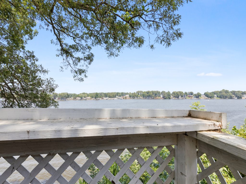 Dave's Last Resort Lakeside - Long Stay Discount - Cozy Cabin 6 Vacation Rental in US - RedAwning