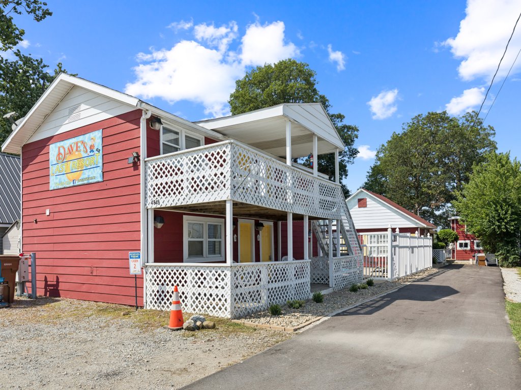 Dave's Last Resort Lakeside - Long Stay Discount - Cozy Cabin 6 Vacation Rental in US - RedAwning