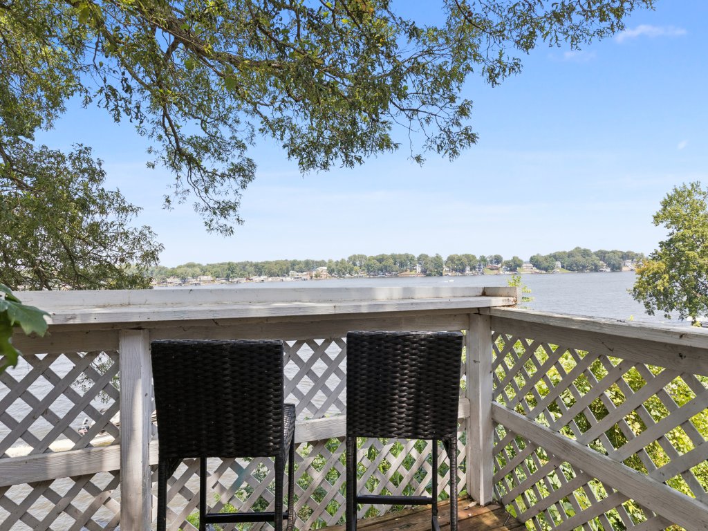 Dave's Last Resort Lakeside - Long Stay Discount - Cozy Cabin 6 Vacation Rental in US - RedAwning