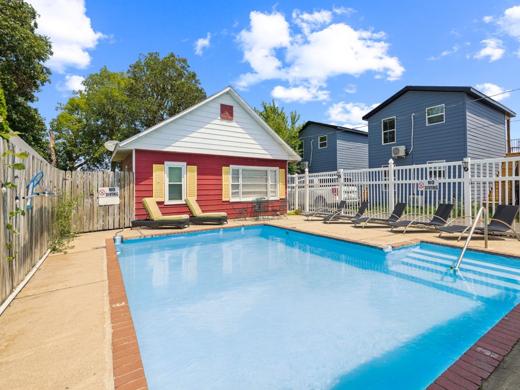 Dave's Last Resort Lakeside - Long Stay Discount - Comfy Cabin 5 Vacation Rental in US - RedAwning