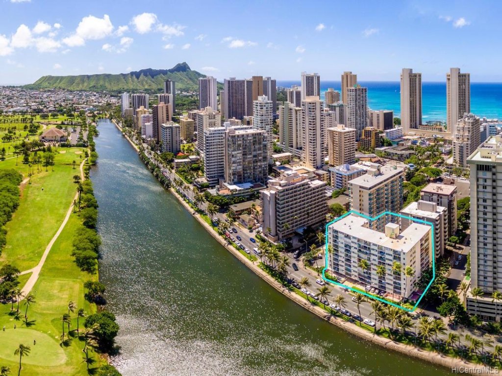 Serene Ala Wai Palms 2-Bedroom Vacation Rental in Honolulu - RedAwning