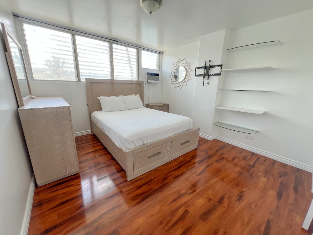 Serene Ala Wai Palms 2-Bedroom Vacation Rental in Honolulu - RedAwning