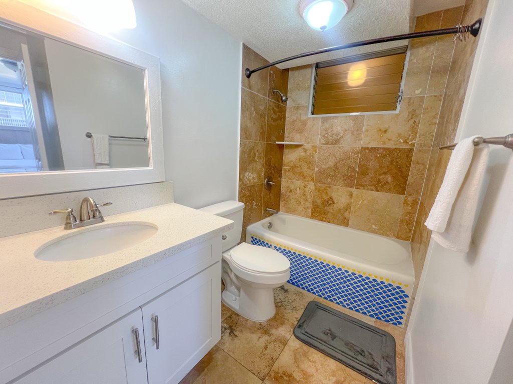 Serene Ala Wai Palms 2-Bedroom Vacation Rental in Honolulu - RedAwning