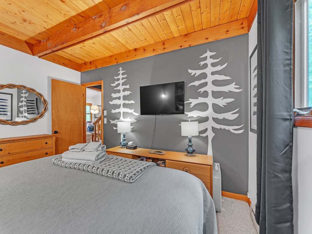 Modern Mountain Retreat Near Dolly Sods & Skiing Vacation Rental in Davis - RedAwning