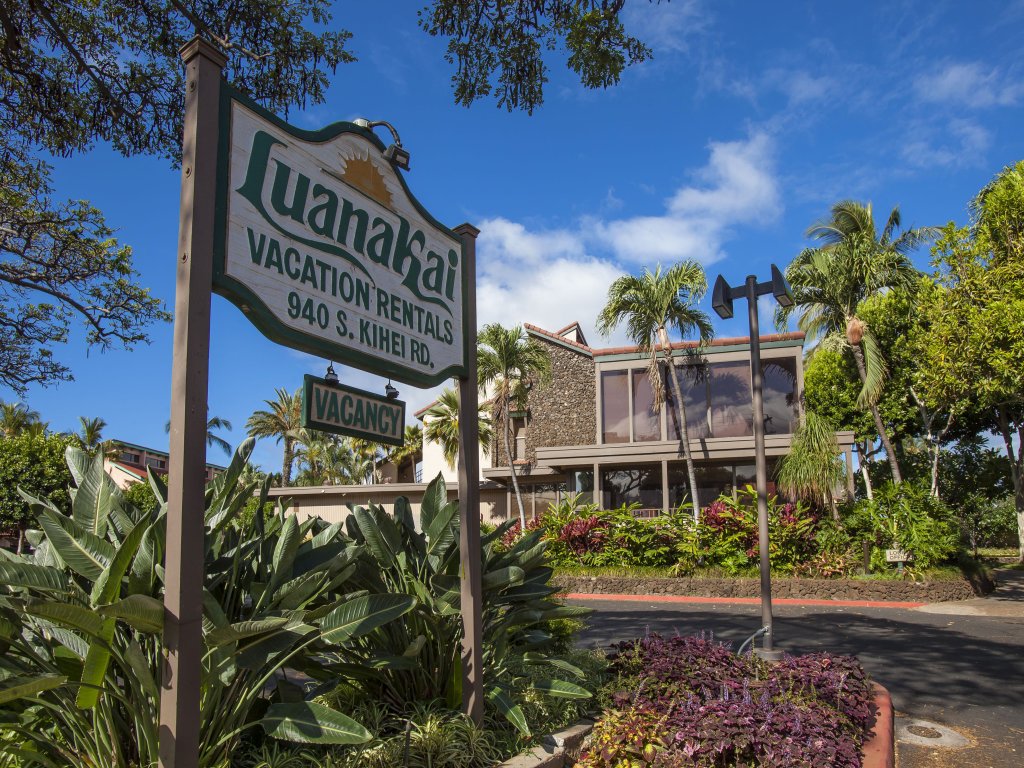 Luana Kai A104 Vacation Rental in Kihei - RedAwning