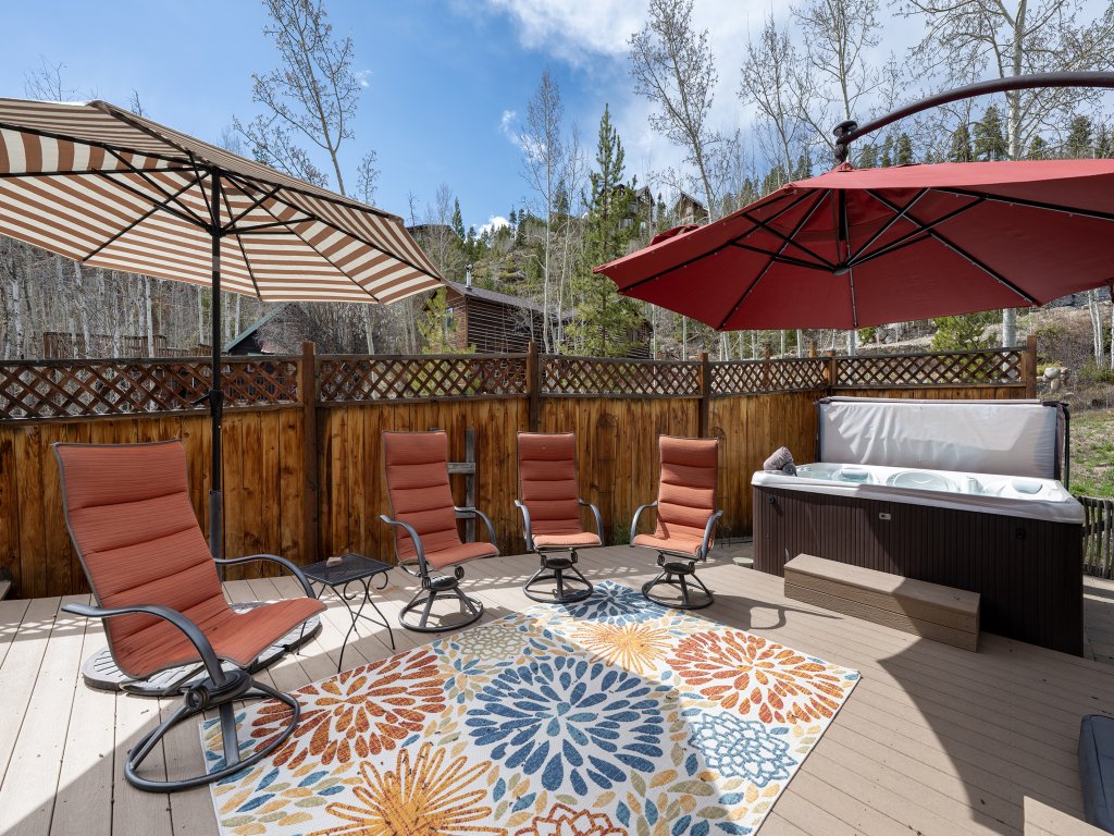 West Portal Cabin Vacation Rental in Grand Lake - RedAwning
