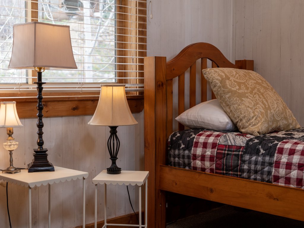 West Portal Cabin Vacation Rental in Grand Lake - RedAwning