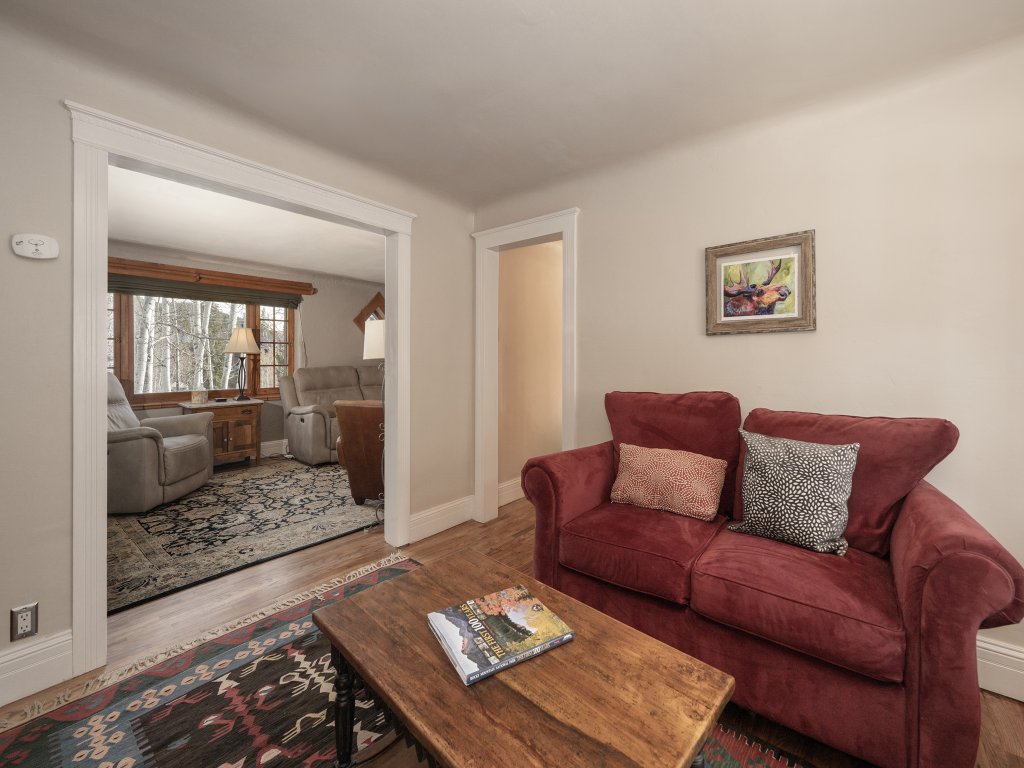 West Portal Cabin Vacation Rental in Grand Lake - RedAwning