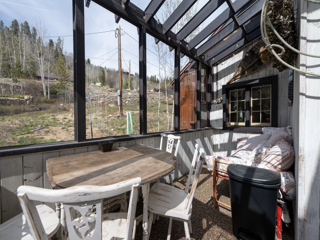 West Portal Cabin Vacation Rental in Grand Lake - RedAwning