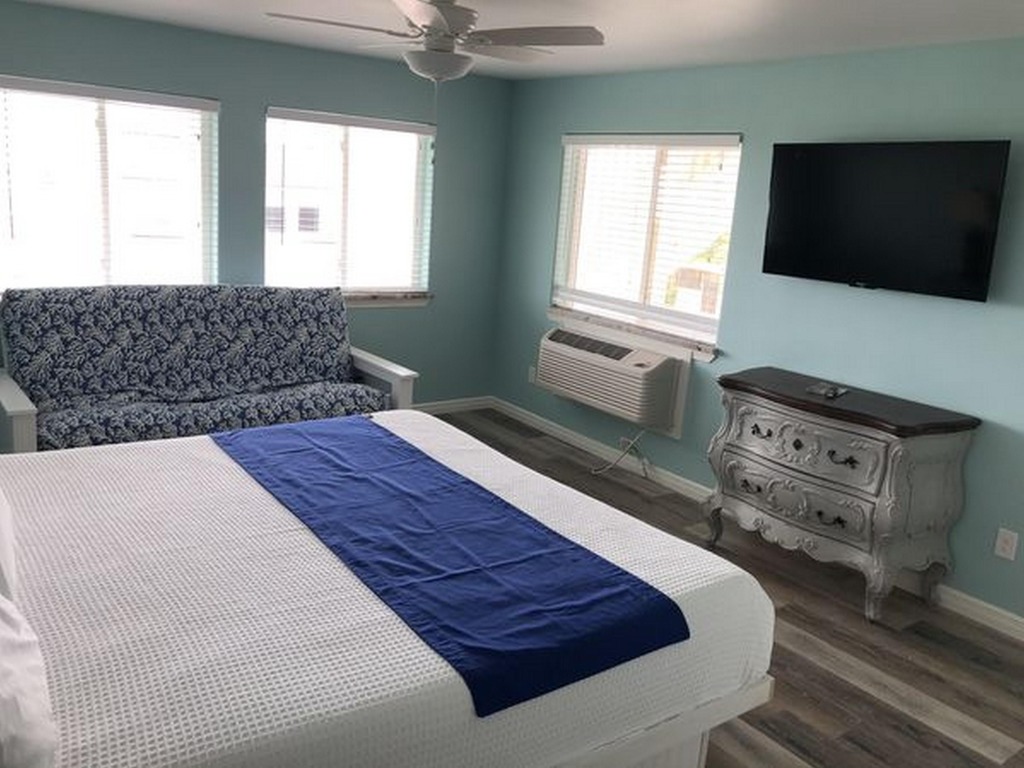 BeachGate Condo Suites and Oceanfront Resort - One Bedroom Suite #4 Vacation Rental in Port Aransas - RedAwning