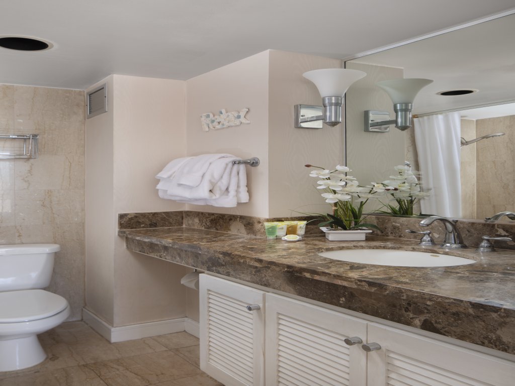 Aloha Royal Garden Studio Vacation Rental in Honolulu - RedAwning
