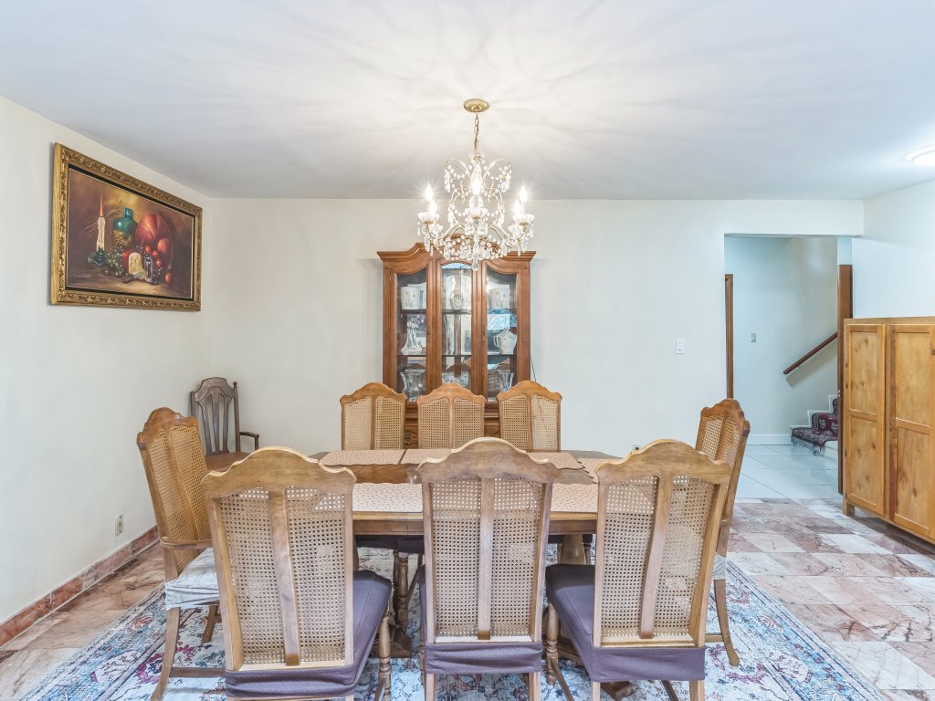 Russell House Near Hollywood & Griffith Park Vacation Rental in Los Angeles - RedAwning