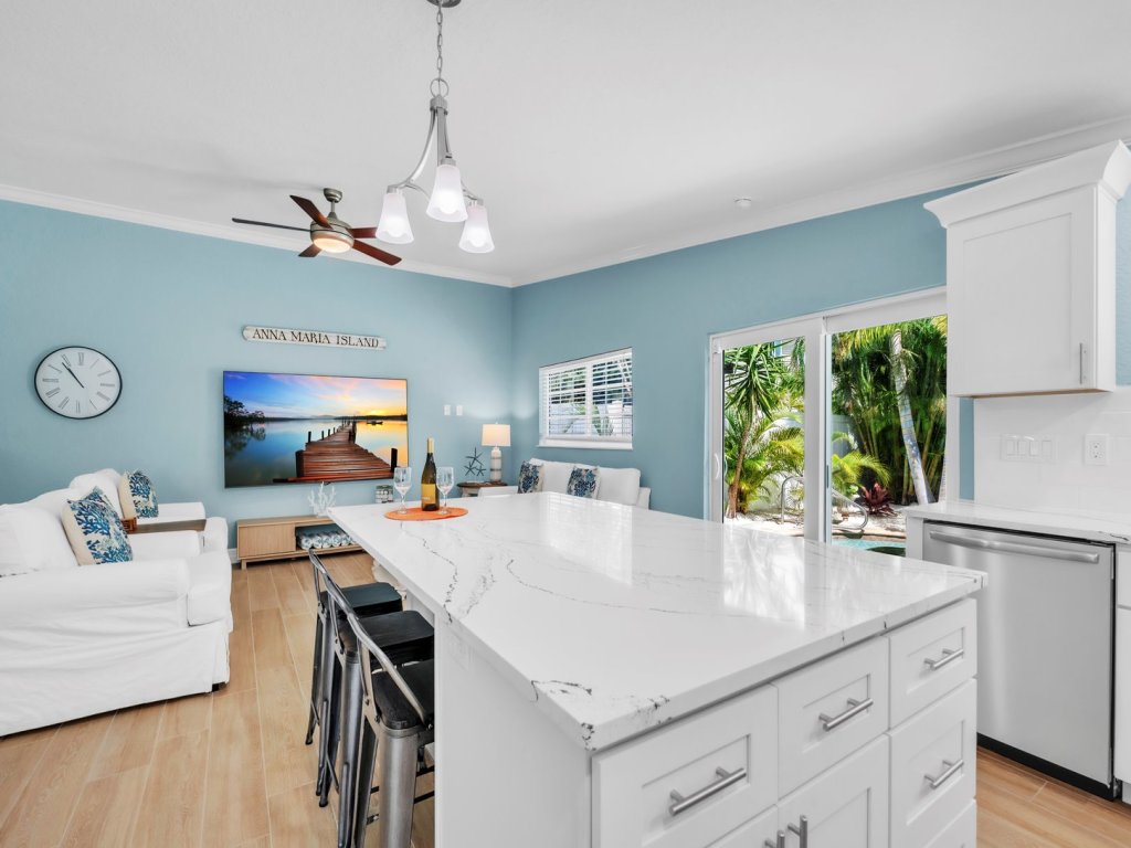 Paradise Palms Vacation Rental in Holmes Beach - RedAwning