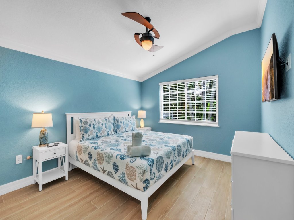 Paradise Palms Vacation Rental in Holmes Beach - RedAwning