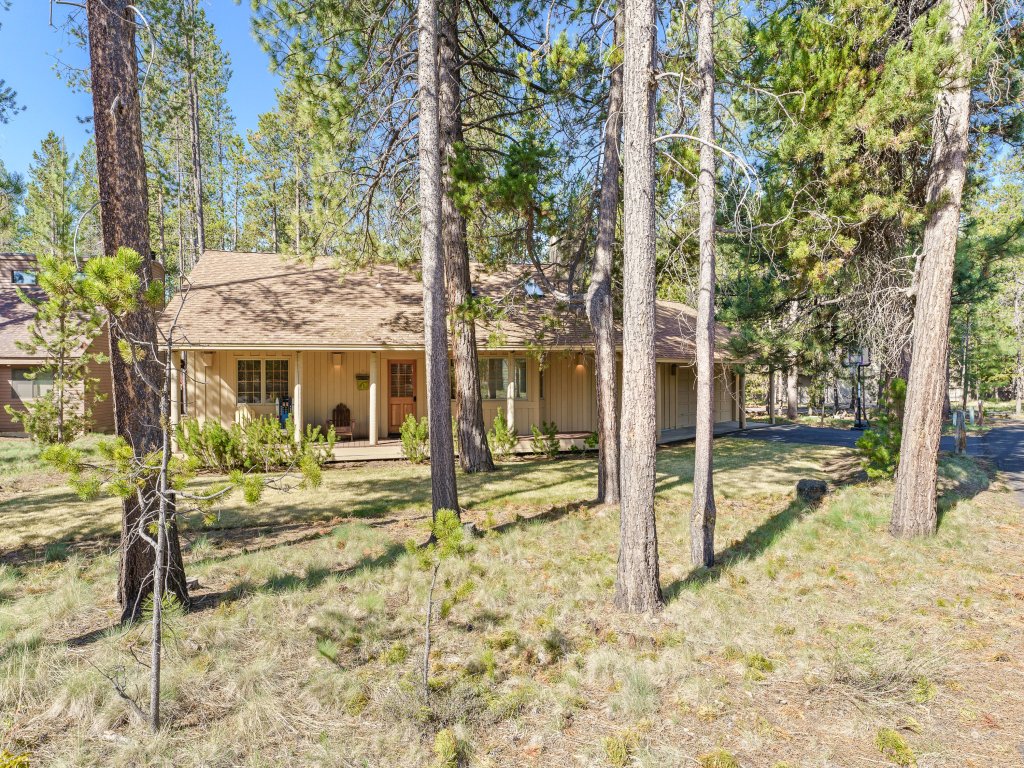 3 Yellow Rail Vacation Rental in Sunriver - RedAwning