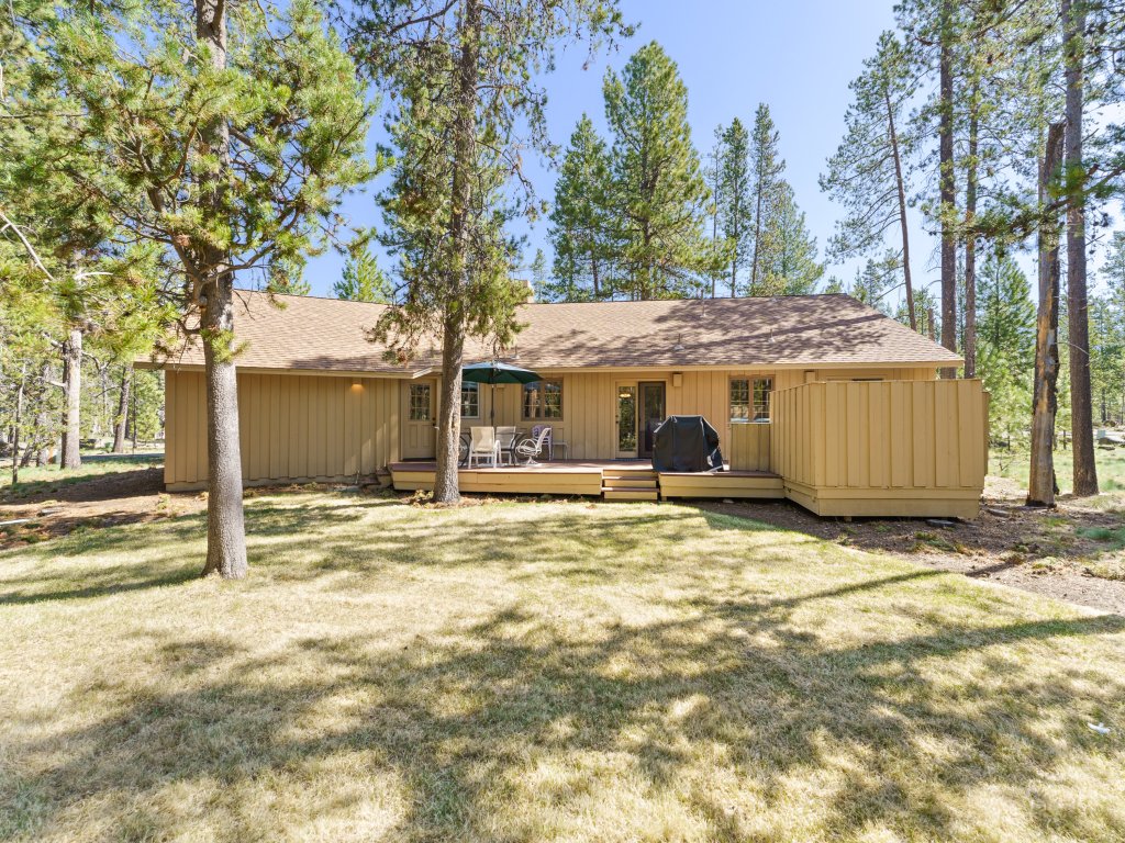 3 Yellow Rail Vacation Rental in Sunriver - RedAwning