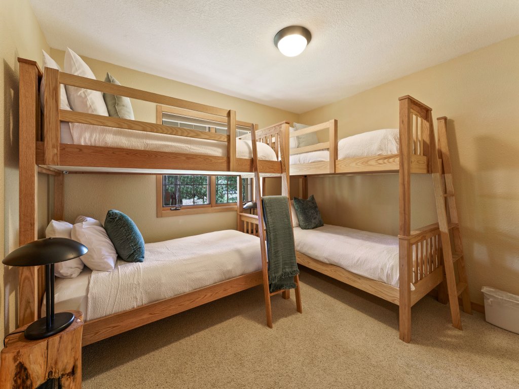 3 Yellow Rail Vacation Rental in Sunriver - RedAwning