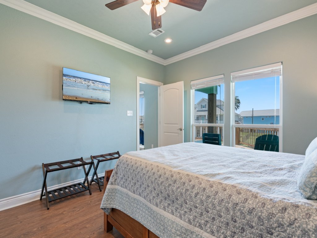 Pelican Post Vacation Rental in Texas - RedAwning