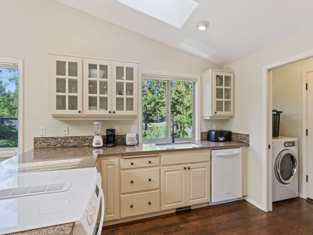 6 Dutchman Vacation Rental in Sunriver - RedAwning
