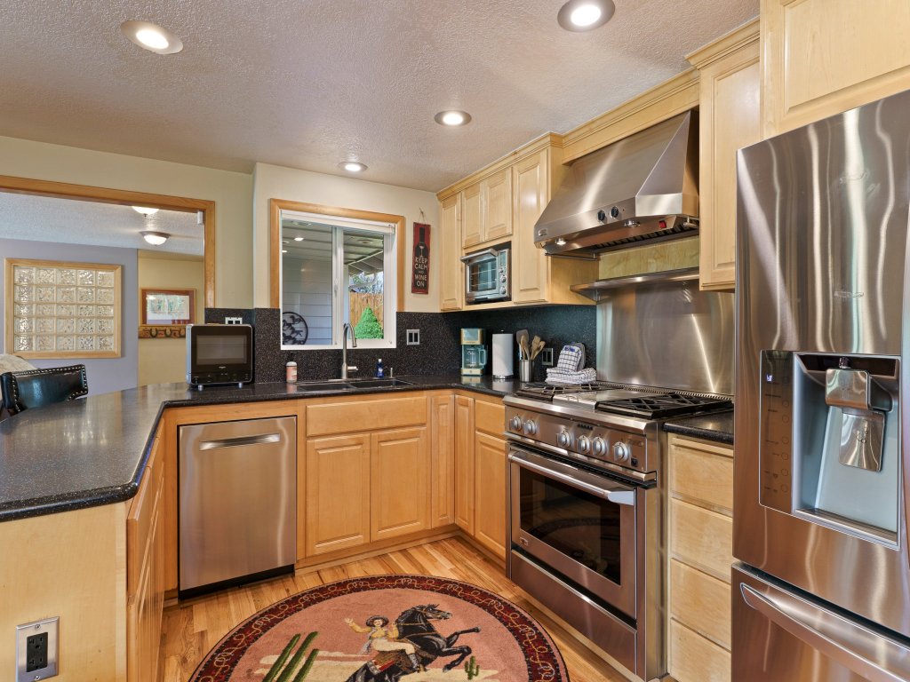 Otter Run Vacation Rental in Oregon - RedAwning