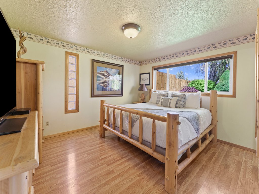 Otter Run Vacation Rental in Oregon - RedAwning