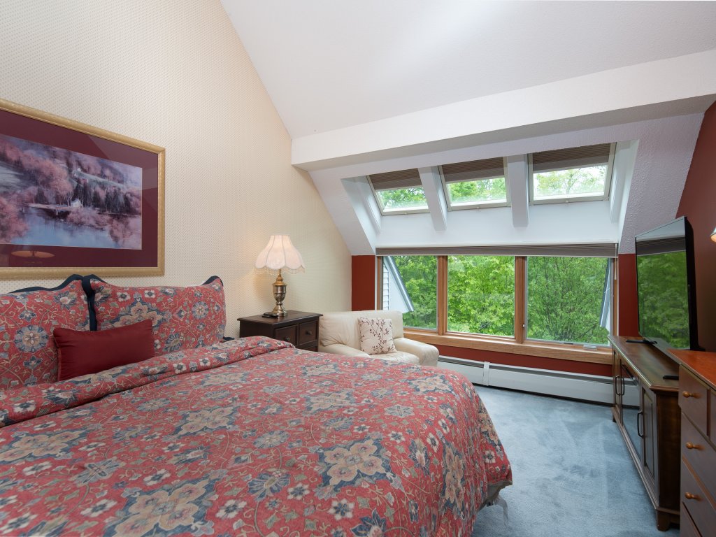 Sunrise Bear Ridge C4 Vacation Rental in Killington - RedAwning