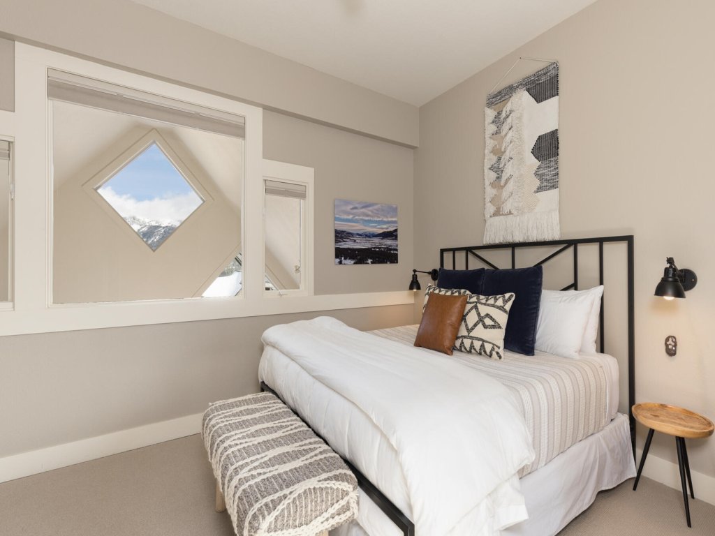 Saddle Ridge I3 Vacation Rental in Big Sky - RedAwning