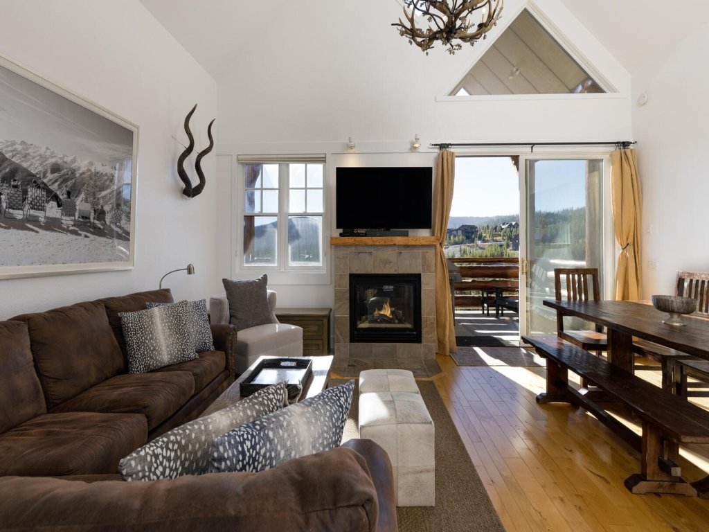 Saddle Ridge J2 Vacation Rental in Big Sky - RedAwning
