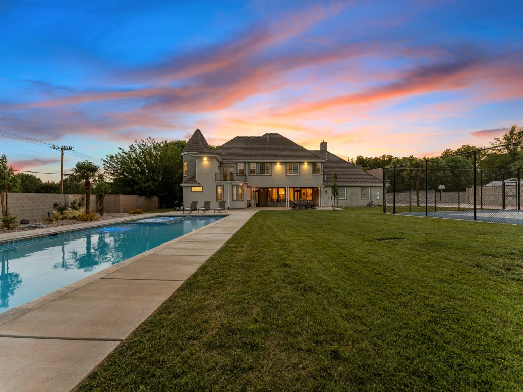The Country House Vacation Rental in Hurricane - RedAwning