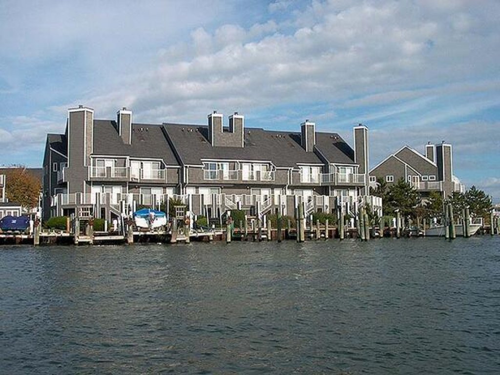 Harbour Island 28D Vacation Rental in Ocean City - RedAwning