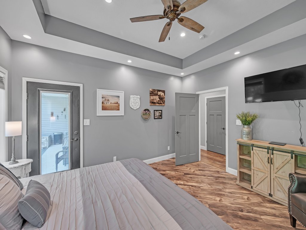 Lakeside Retreat with Hot Tub & Game Room Vacation Rental in US - RedAwning