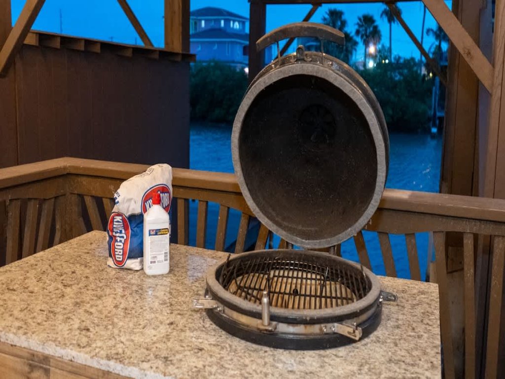 Channelfront " Remodeled " Pool " Boatslips Vacation Rental in Port Isabel - RedAwning