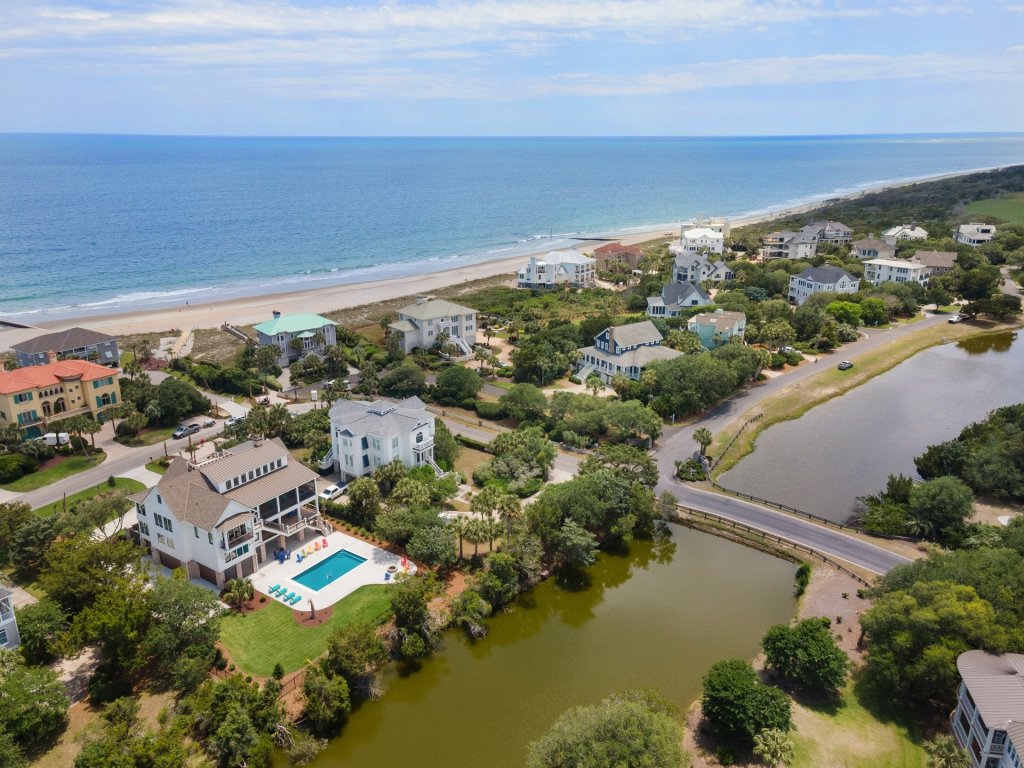 Cornfed Pelican Vacation Rental in South Carolina - RedAwning