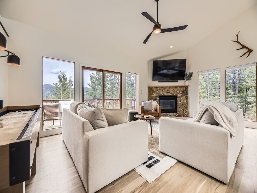 Pine Cabin Vacation Rental in Colorado - RedAwning