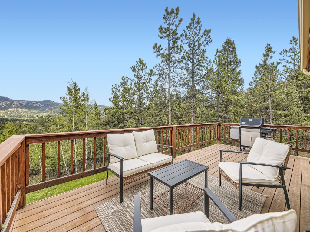 Pine Cabin Vacation Rental in Colorado - RedAwning