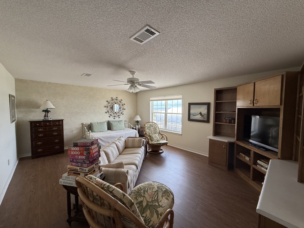 Mainsail Vacation Rental in Navarre - RedAwning