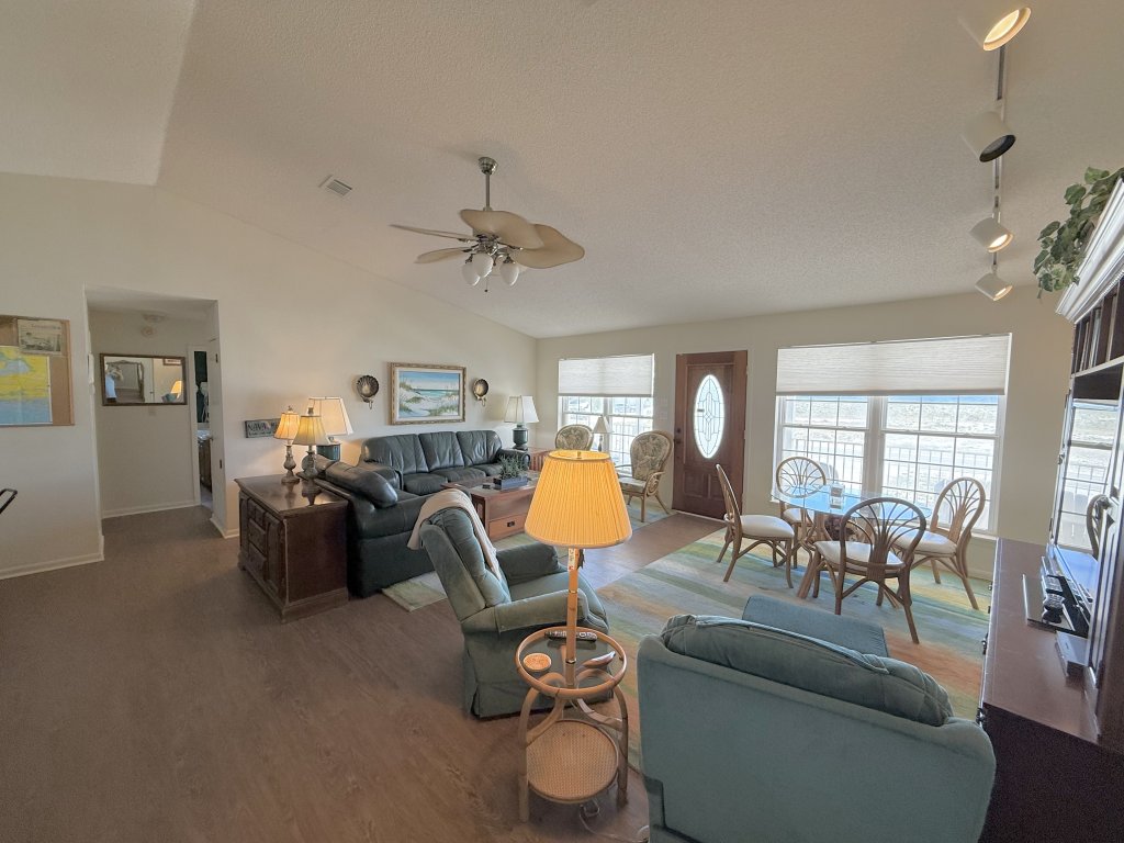 Mainsail Vacation Rental in Navarre - RedAwning