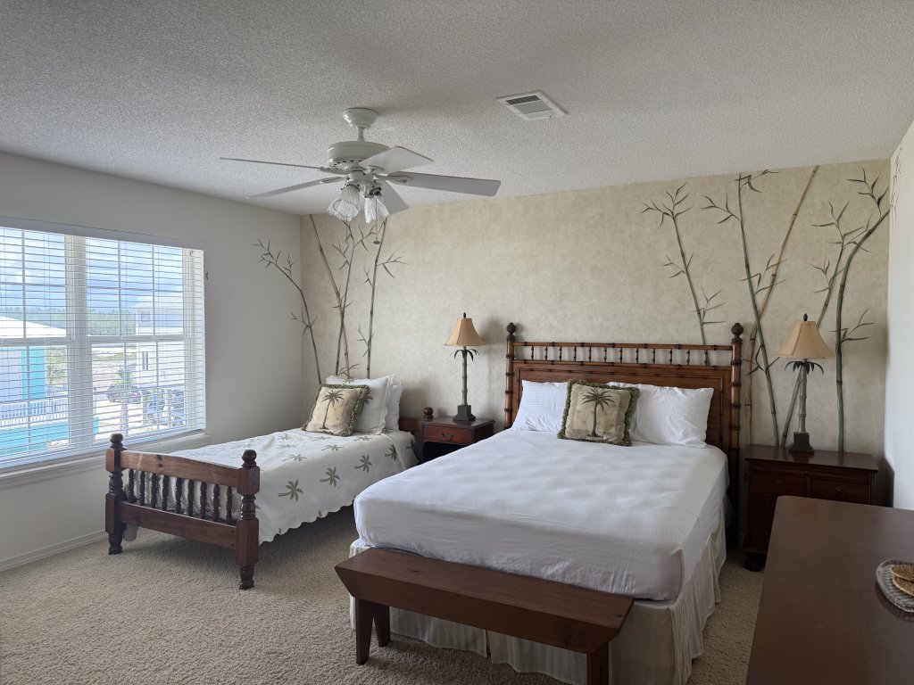 Mainsail Vacation Rental in Navarre - RedAwning