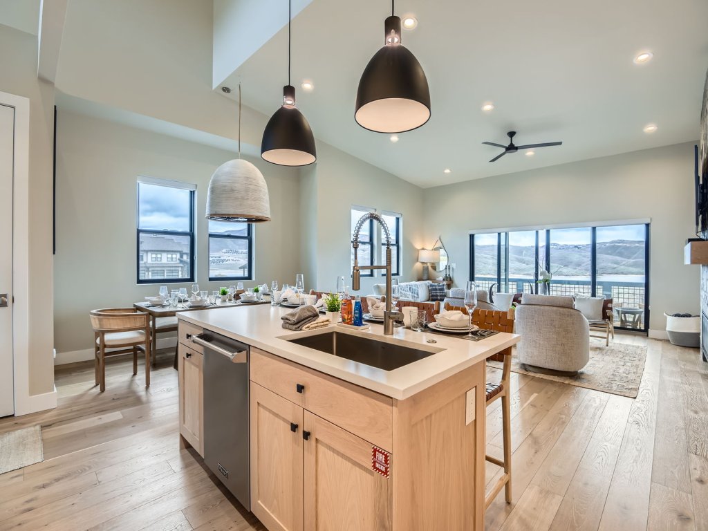 New Ski Escape Vissen 933 Hot Tub Pool Table and Views Vacation Rental in Heber City - RedAwning