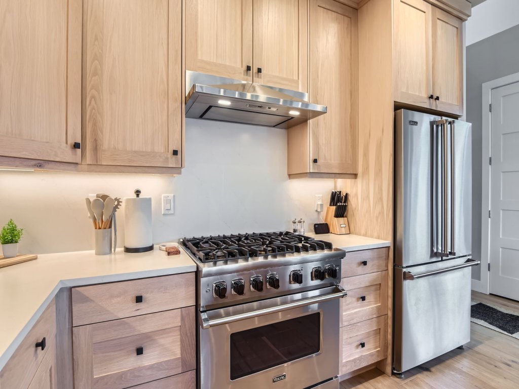 New Ski Escape Vissen 933 Hot Tub Pool Table and Views Vacation Rental in Heber City - RedAwning