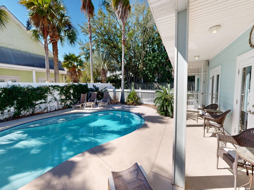 1 Cozy Cove Vacation Rental in Destin - RedAwning