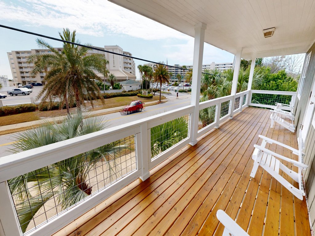 Holiday House Vacation Rental in Destin - RedAwning