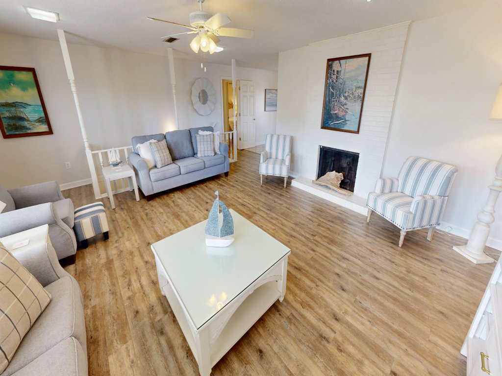 Holiday House Vacation Rental in Destin - RedAwning
