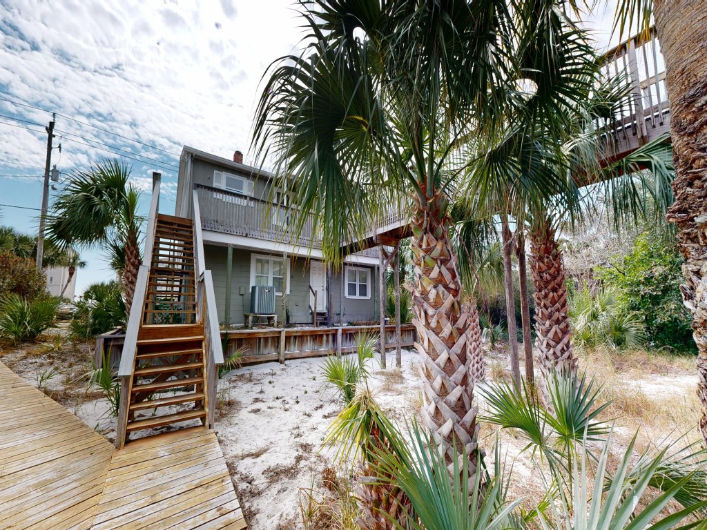 Holiday House Vacation Rental in Destin - RedAwning