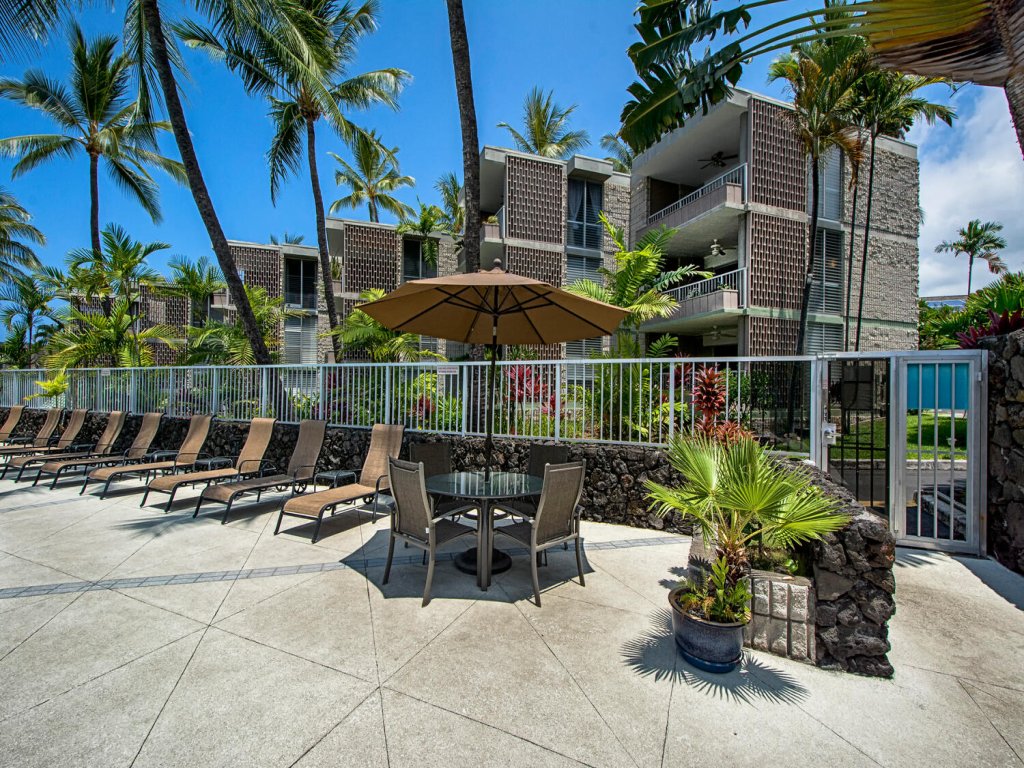 Alii Villas#318 Vacation Rental in Kailua Kona - RedAwning