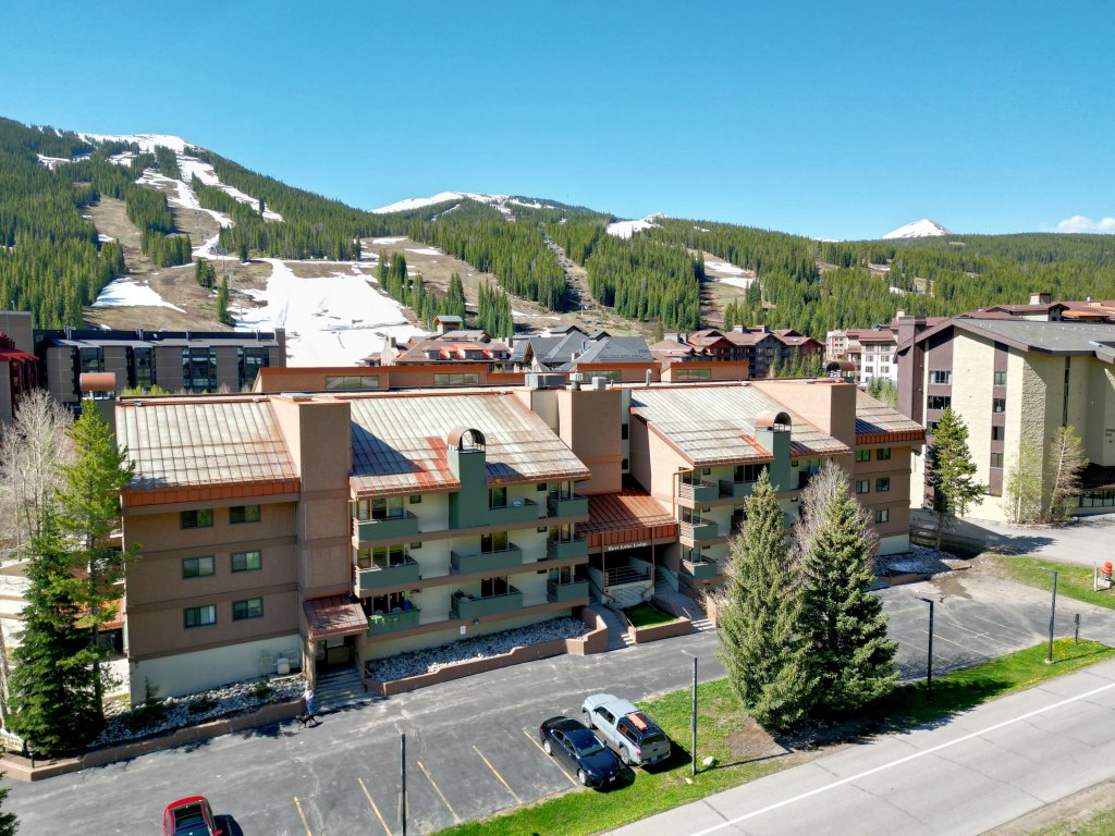 WL210 West Lake Lodge Vacation Rental in Copper Mountain - RedAwning