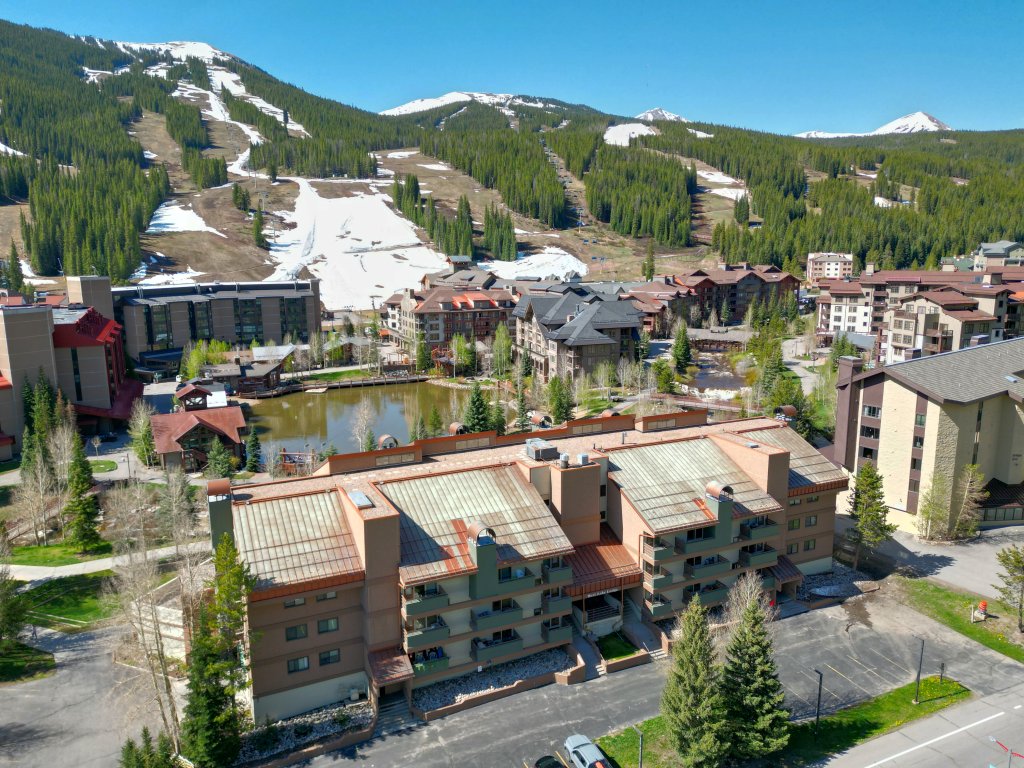 WL210 West Lake Lodge Vacation Rental in Copper Mountain - RedAwning